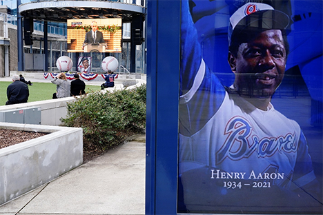 Hank Aaron, Baseball Hall of Famer and former home run king, dies