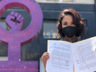 Standing in front of the symbol of feminine power against femicides, Karla García said she is a survivor of domestic violence. (Julio Guzmán/Zenger)