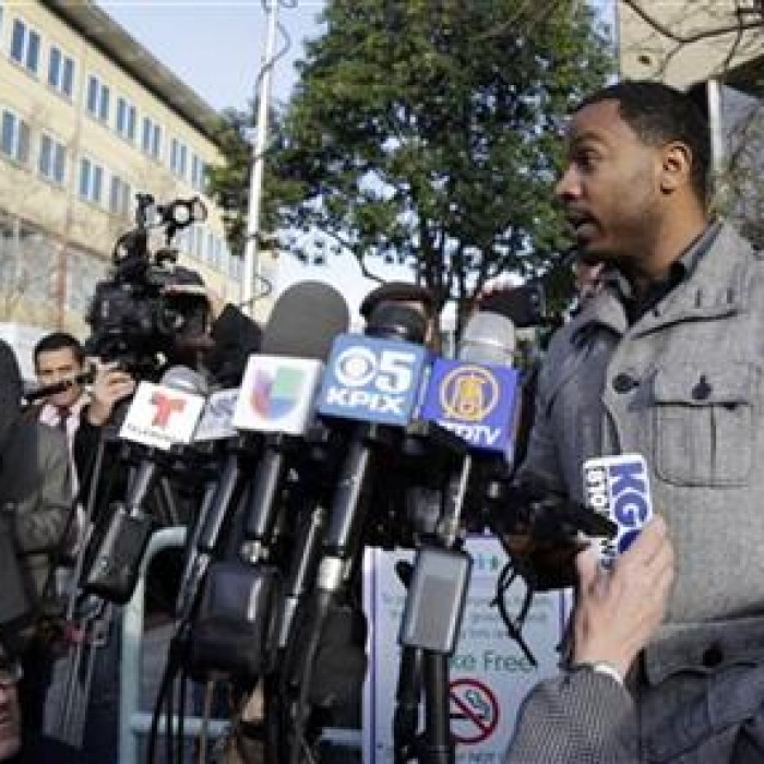 Omari Sealey makes a statement for the media on the condition of his niece Jahi McMath on Monday, Dec. 30, 2013, in Oakland, Calif. (AP Photo/Marcio Jose Sanchez)