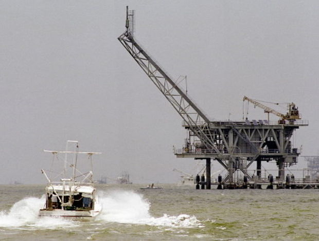 A natural gas rig sits in the Mississippi Sound off the coast of Alabama. (file photo)