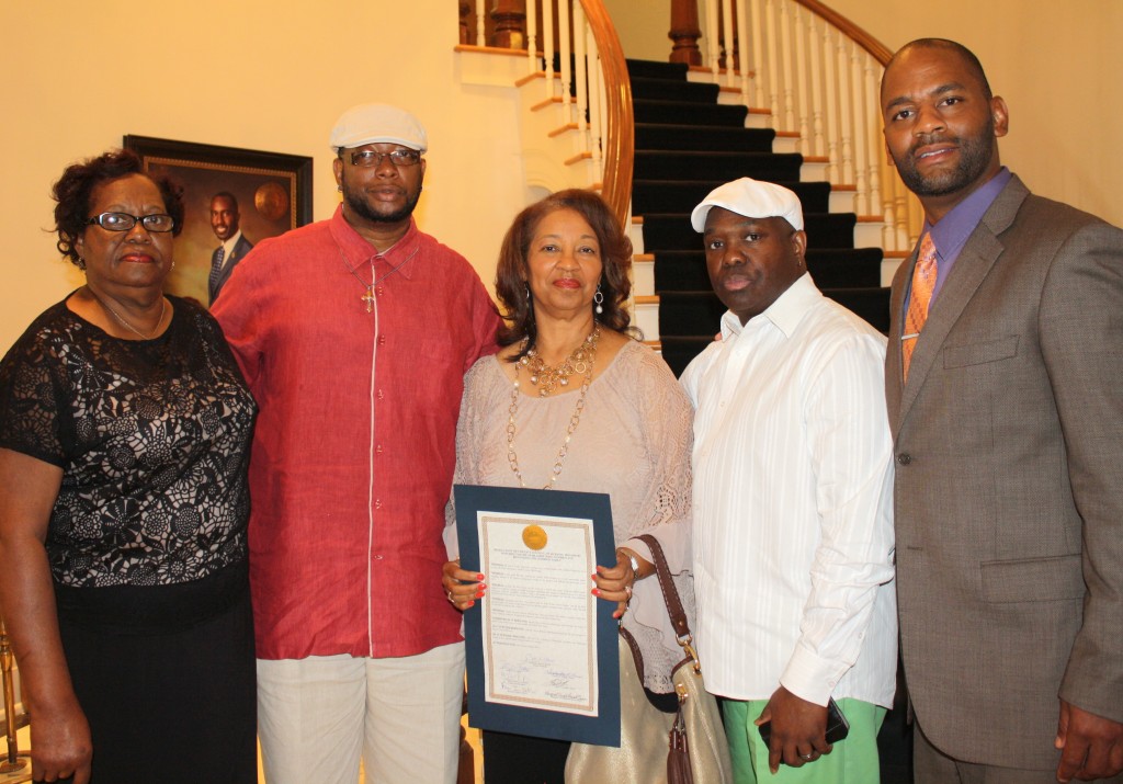 James Craig Anderson’s family members at the City Council meeting holds resolution honoring his memory: Doris Trimble, James Bradfield, Barbara Anderson Young and Grayon Winford, joined by Council President De’Keither Stamps who presented the resolution. PHOTO BY AYESHA K. MUSTAFAA