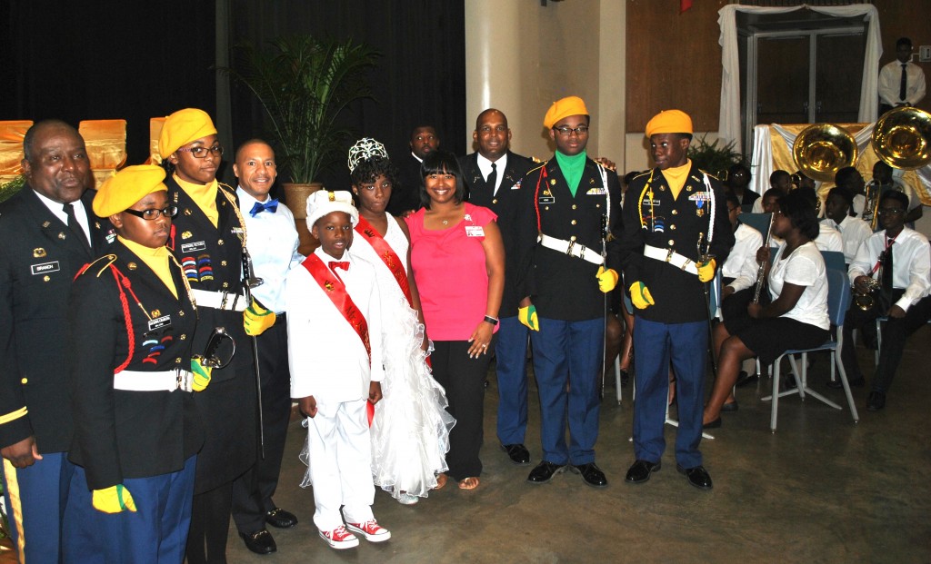 Coronation participants with Mister & Miss Isable