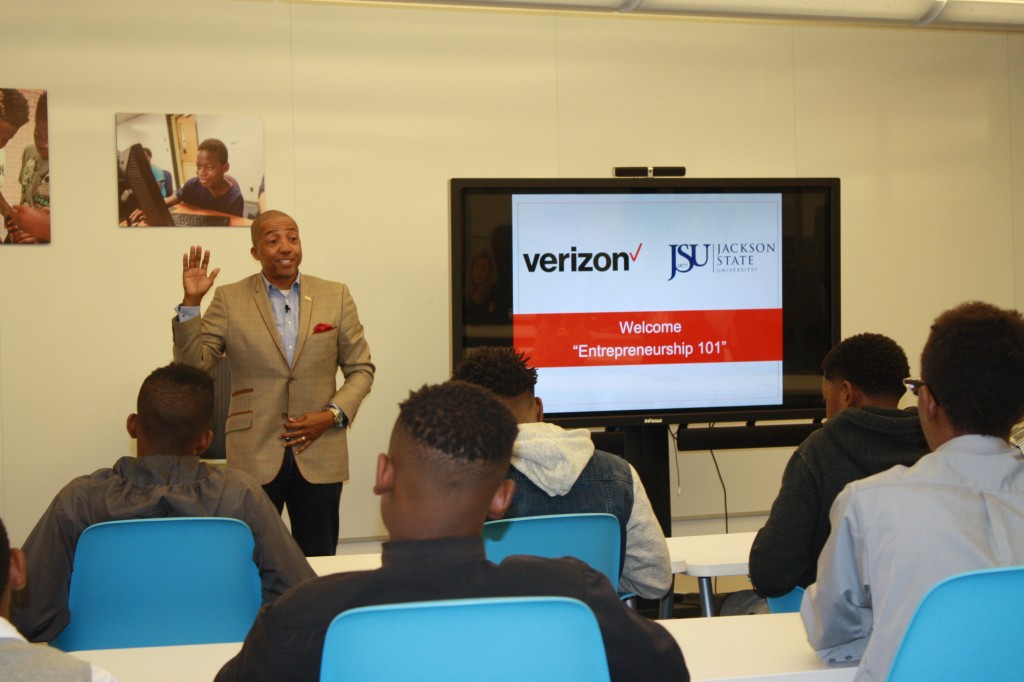 Music Executive Kevin Liles delivers his Entrepreneurship 101 lecture to Blackburn Middle School students. Photo by Shanderia K. Posey