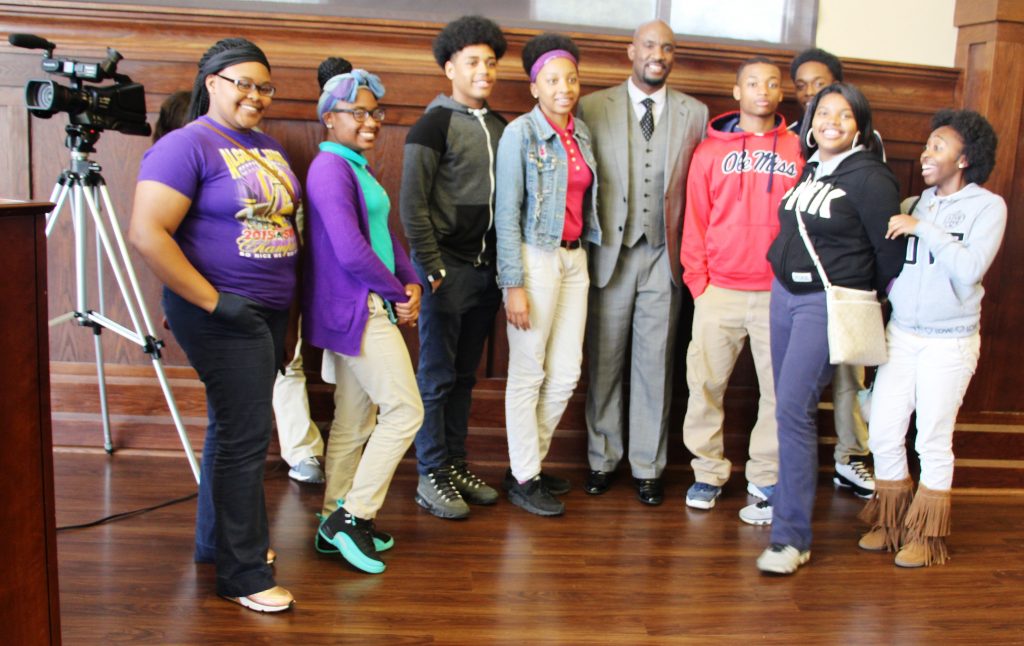 Todrick Johnson with students                                                                                              Photos by Jerry K. Domatob