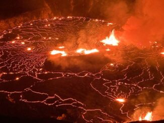 New eruptions from Hawaii's Kilauea volcano are spewing lava fountains up to 50 feet. This photo, at the beginning of the eruptions, was taken on Sept. 29. (@USGSVolcanoes/Zenger)